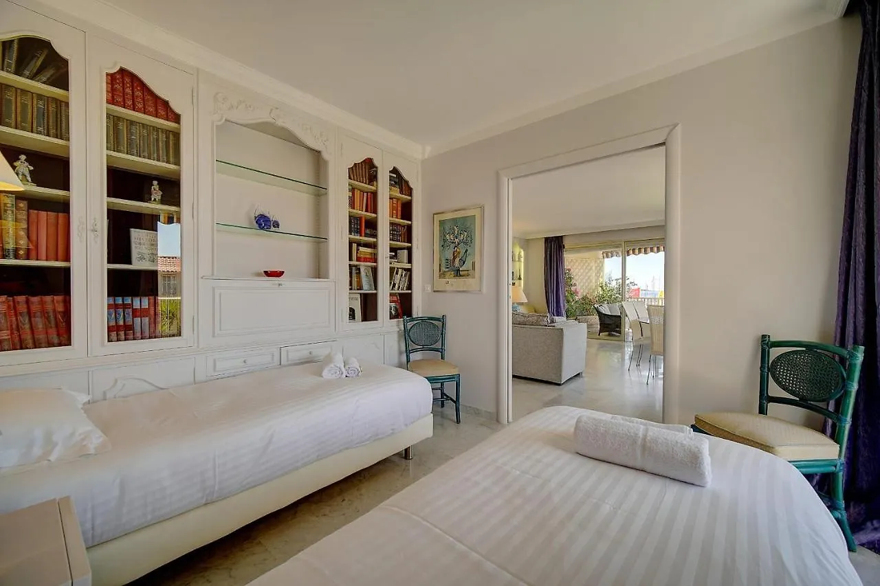 Big 2 Bedrooms View on Lerins Islands . Cannes Appartement