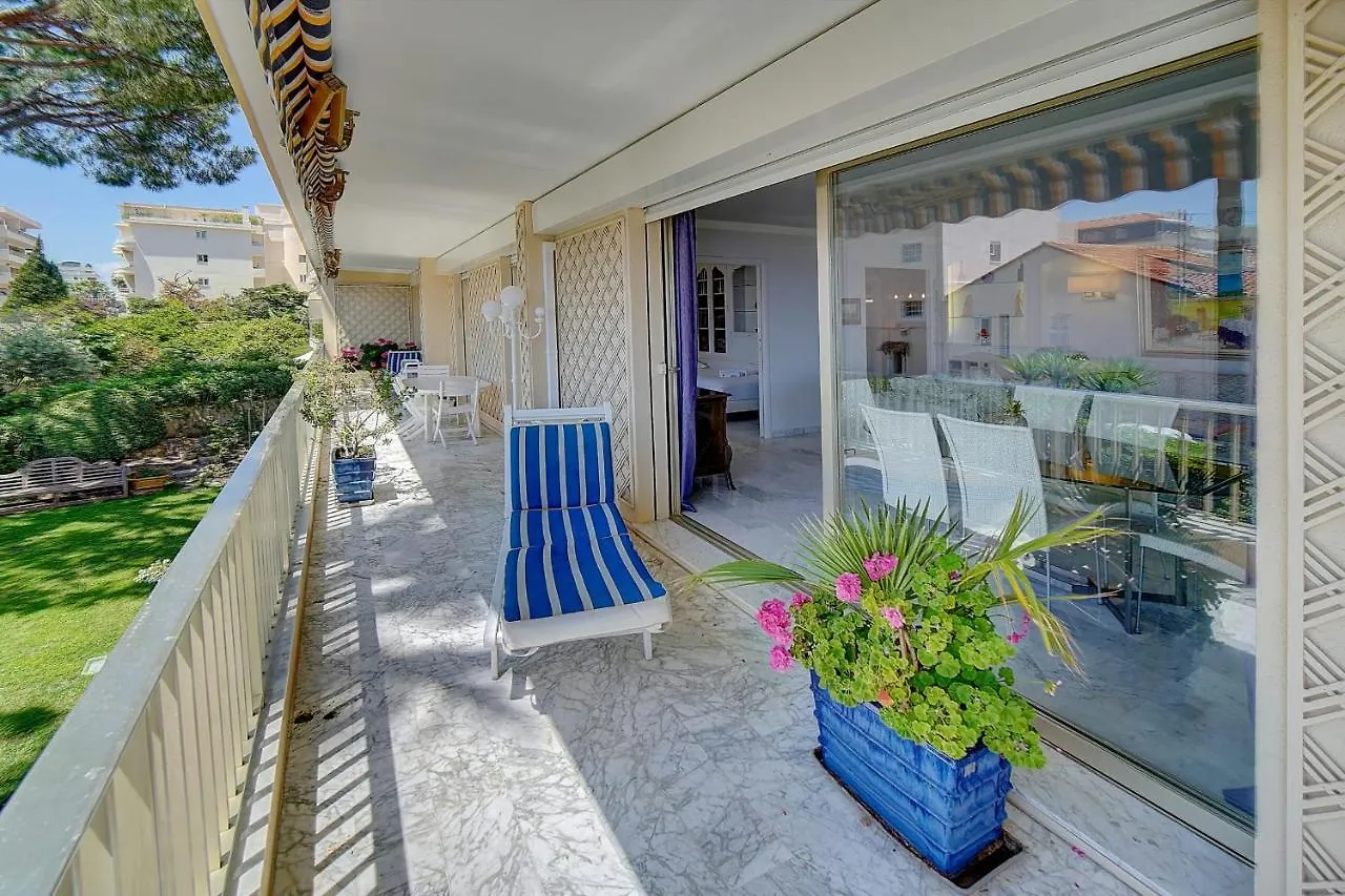 Big 2 Bedrooms View on Lerins Islands . Cannes Appartement